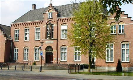 1997 Klooster wordt gemeenschapscentrum